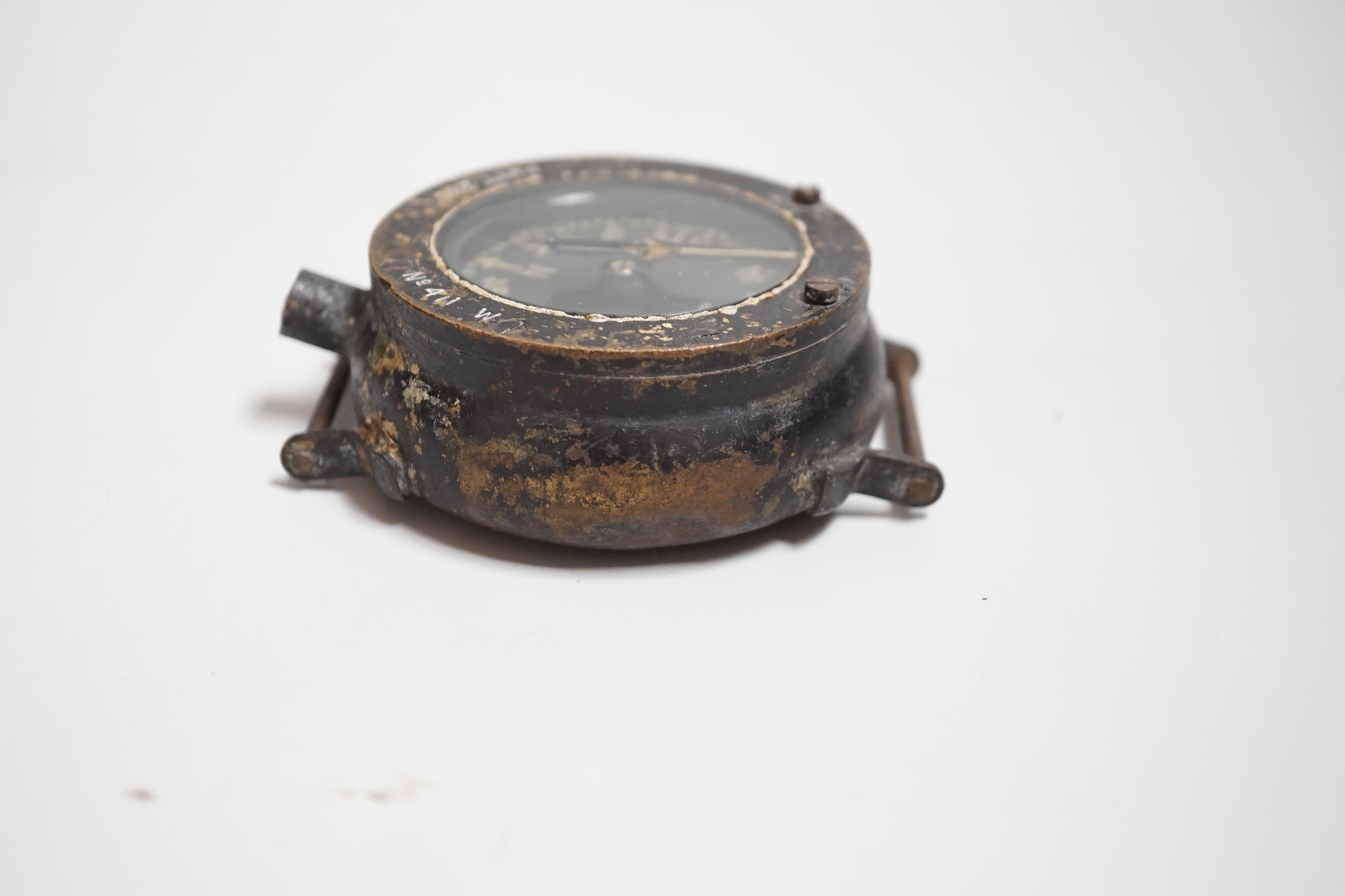 A Royal Navy NATO attack frogmans compass for Divers, c. 1930s, PATT. 261, No. 411 W, 7cm diam.